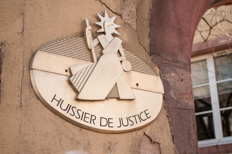 huissier de justice